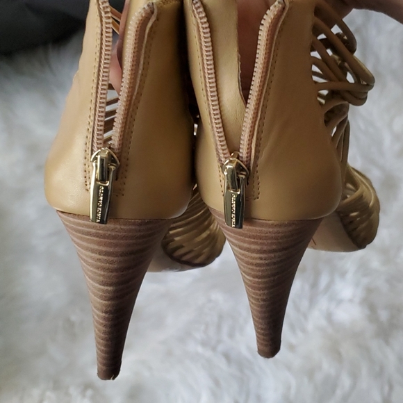 Shoes - Picture 6 of 7